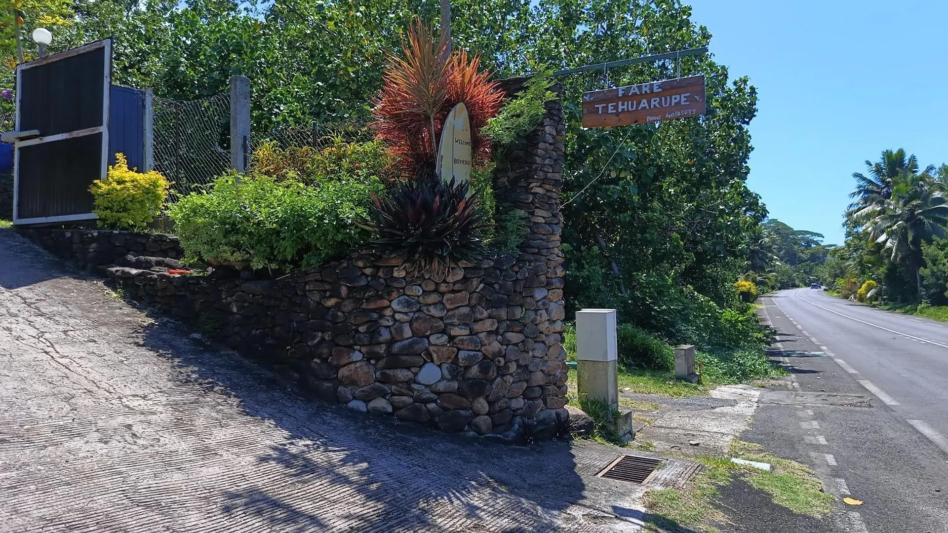 Tehuarupe Surf Studios Haapiti 0*,  French Polynesia